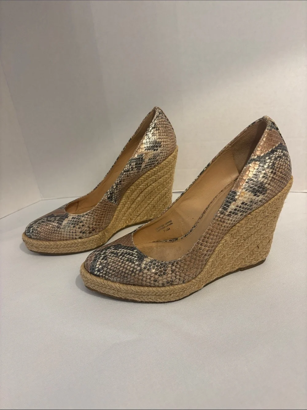 Via Spiga multi colored Snake-Print Espadrille Wedge heel pumps. Size 7.5